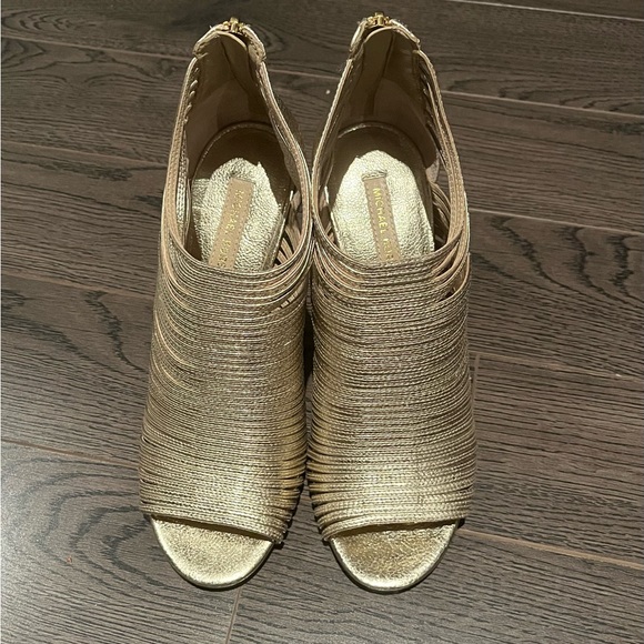 Gold high heels - Picture 1 of 2